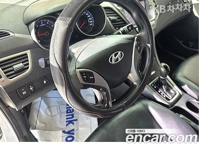 Hyundai AVANTE 2014 — фото 15