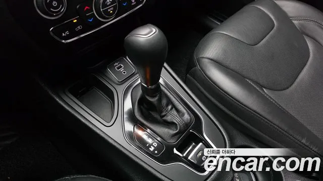 Jeep Cherokee 2020 — фото 12