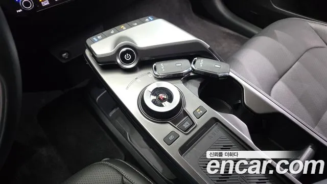 Kia EV6 2023 — фото 9