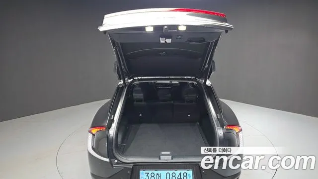 Kia EV6 2023 — фото 20