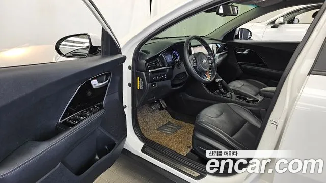 Kia Niro 2020 — фото 10