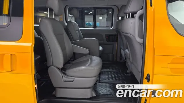 Hyundai Starex 2020 — фото 18