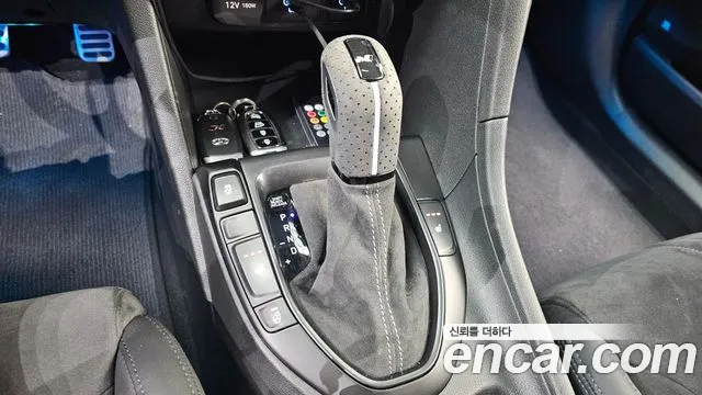 Hyundai Veloster 2021 — фото 12