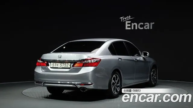 Honda Accord 2017 — фото 2