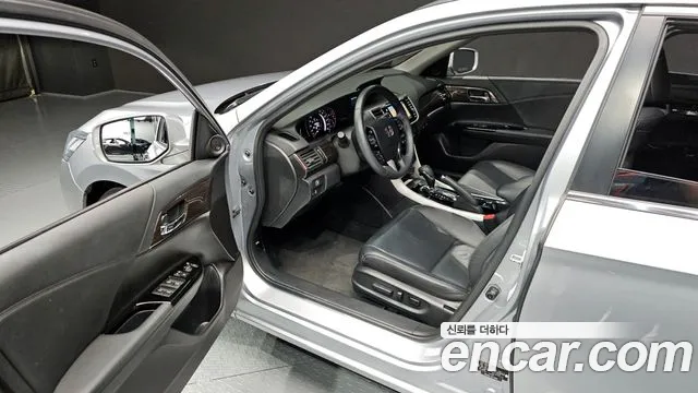 Honda Accord 2017 — фото 10