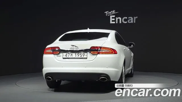 Jaguar XF 2015 — фото 4