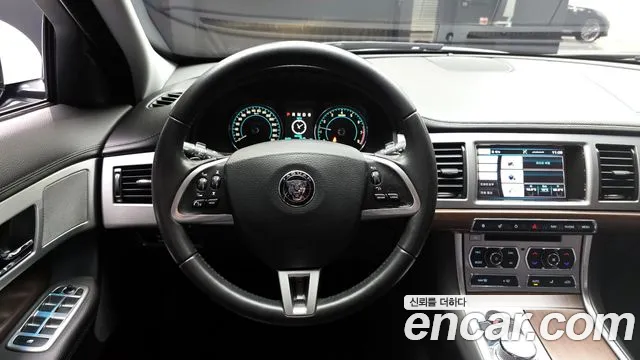 Jaguar XF 2015 — фото 13