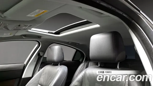 Jaguar XF 2015 — фото 16