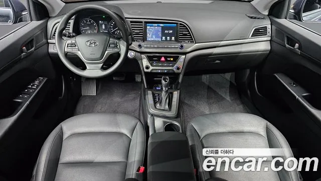Hyundai AVANTE 2018 — фото 10