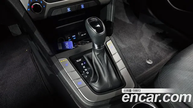 Hyundai AVANTE 2018 — фото 12