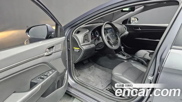 Hyundai AVANTE 2018 — фото 13
