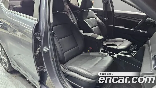 Hyundai AVANTE 2018 — фото 17