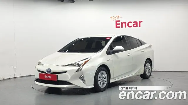 Toyota Prius 2017 — фото 1