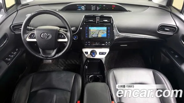 Toyota Prius 2017 — фото 7