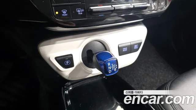 Toyota Prius 2017 — фото 9