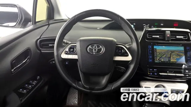 Toyota Prius 2017 — фото 12