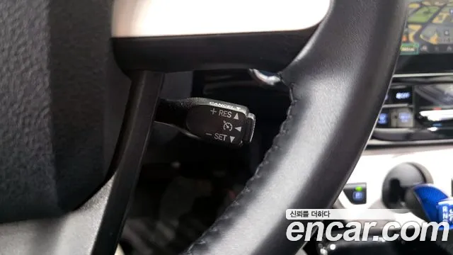 Toyota Prius 2017 — фото 17
