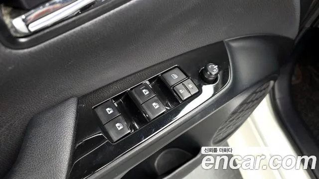 Toyota Prius 2017 — фото 18
