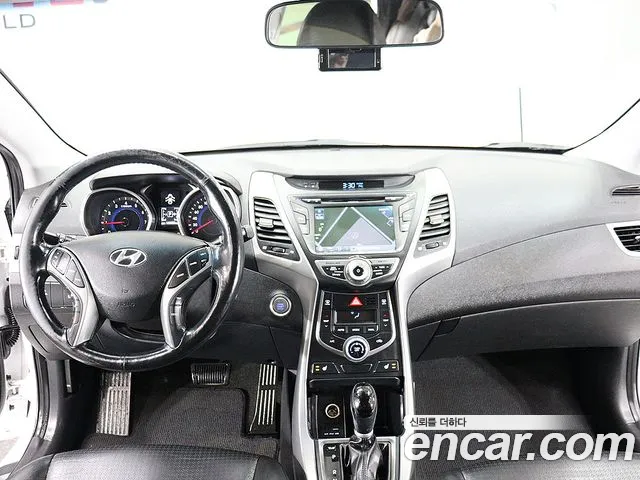 Hyundai AVANTE 2014 — фото 15