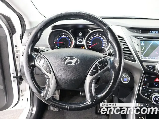 Hyundai AVANTE 2014 — фото 16