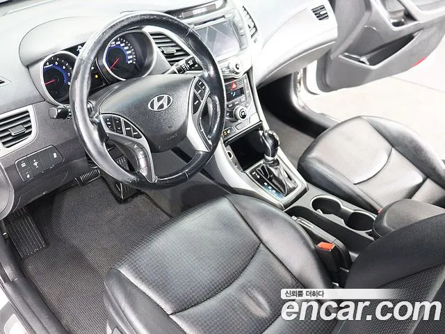 Hyundai AVANTE 2014 — фото 18