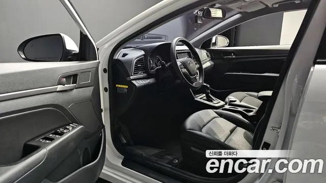 Hyundai AVANTE 2018 — фото 10