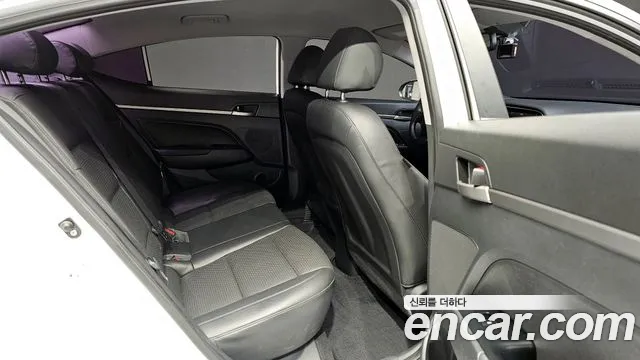 Hyundai AVANTE 2018 — фото 12