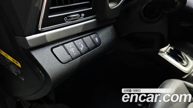 Hyundai AVANTE 2018 — фото 14