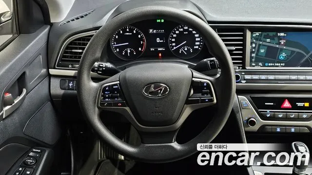 Hyundai AVANTE 2018 — фото 15