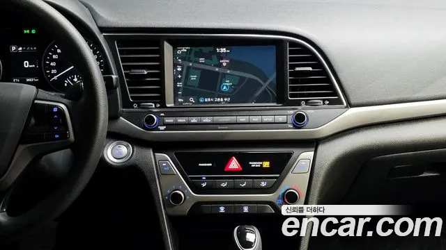Hyundai AVANTE 2018 — фото 16