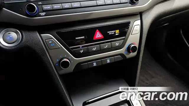 Hyundai AVANTE 2018 — фото 18