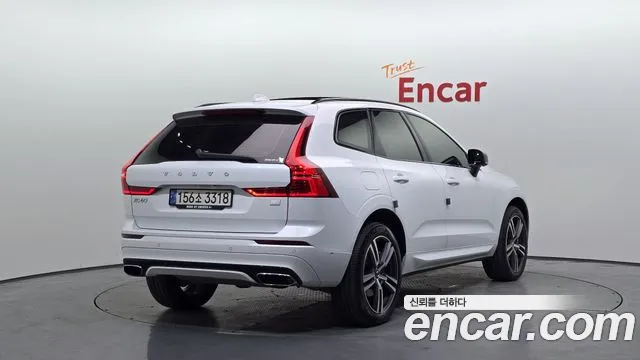 Volvo XC60 2021 — фото 2