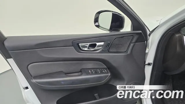 Volvo XC60 2021 — фото 14
