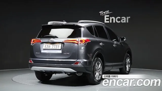 Toyota RAV4 2018 — фото 2