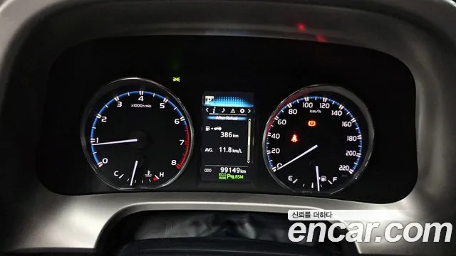 Toyota RAV4 2018 — фото 11