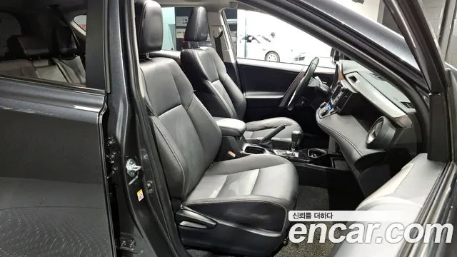 Toyota RAV4 2018 — фото 18