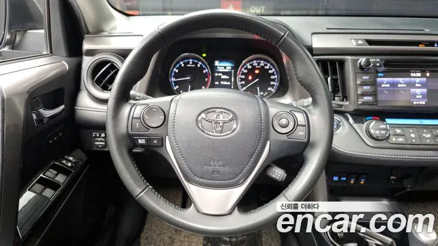 Toyota RAV4 2018 — фото 19