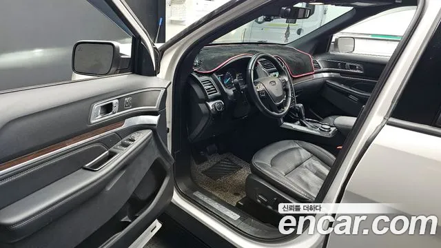 Ford Explorer 2019 — фото 13