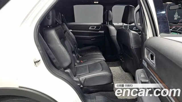 Ford Explorer 2019 — фото 17