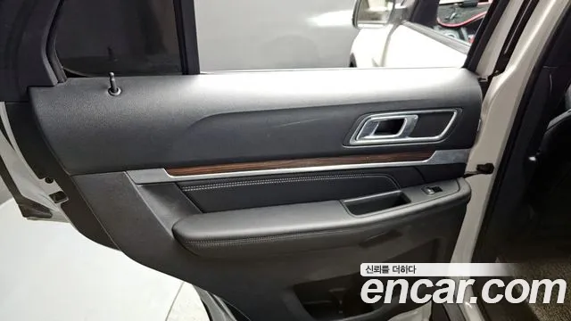 Ford Explorer 2019 — фото 15