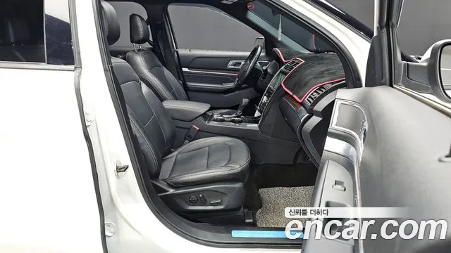 Ford Explorer 2019 — фото 16