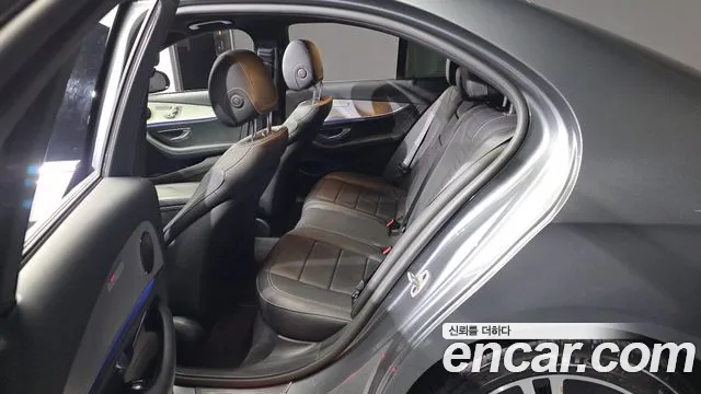 Mercedes-Benz E-Class 2021 — фото 17