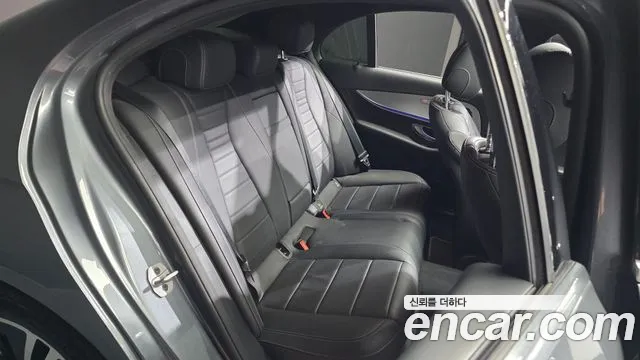 Mercedes-Benz E-Class 2021 — фото 18