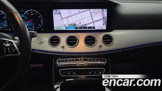 Mercedes-Benz E-Class 2021 — фото 20