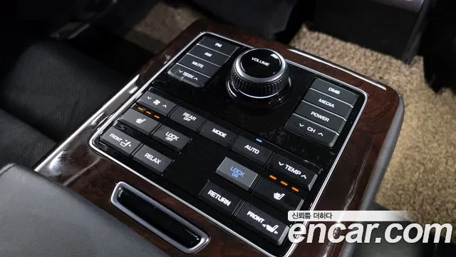 Hyundai Equus 2014 — фото 17