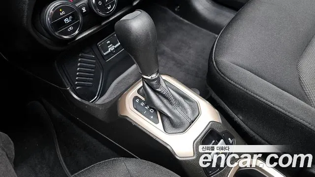 Jeep Renegade 2017 — фото 12