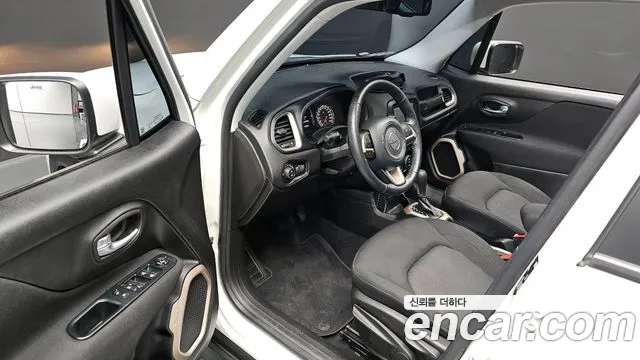 Jeep Renegade 2017 — фото 17