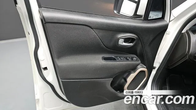 Jeep Renegade 2017 — фото 14