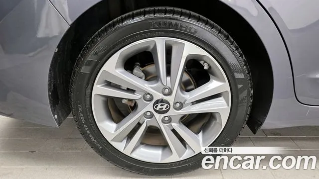 Hyundai AVANTE 2017 — фото 5