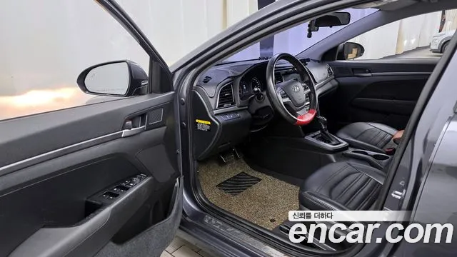 Hyundai AVANTE 2017 — фото 10